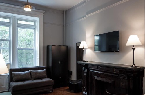 Upper Manhattan Apartment | Hamilton House Apartment 7 with 2 Rooms & Private Bathroom in Manhattan NYC