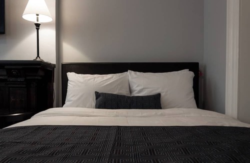 Upper Manhattan Apartment | Hamilton House Apartment 7 with 2 Rooms & Private Bathroom in Manhattan NYC