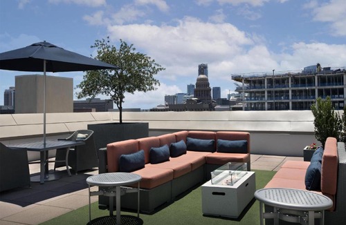 Museum District Hotel | Hampton Inn and Suites Austin University Capitol
