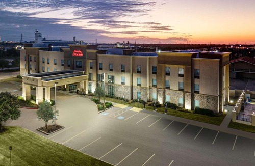 Clute Hotel | Hampton Inn and Suites Lake Jackson-Clute
