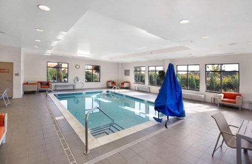 Homeacre-Lyndora Hotel | Hampton Inn Butler