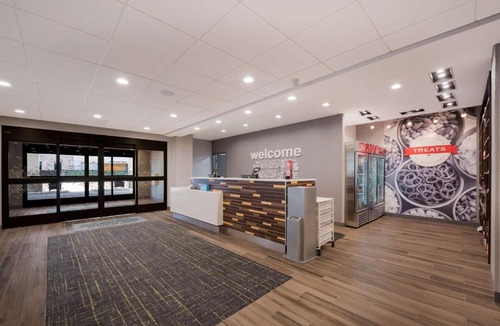 Southfield Hotel | Hampton Inn by Hilton Detroit Southfield