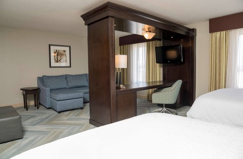 Clinton Township Hotel | Hampton Inn Detroit/Roseville