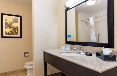 Clinton Township Hotel | Hampton Inn Detroit/Roseville