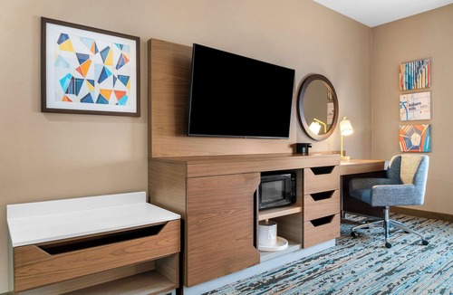 Auburn Hills Hotel | Hampton Inn Detroit/Auburn Hills-North