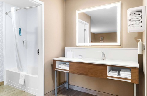 Auburn Hills Hotel | Hampton Inn Detroit/Auburn Hills-North