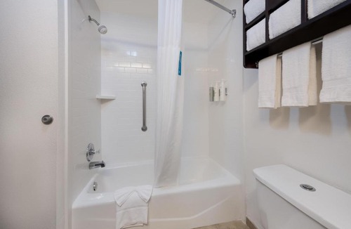 Marshall Hotel | Hampton Inn Marshall
