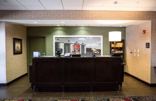 Bismarck Hotel | Hampton Inn & Suites Bismarck Northwest