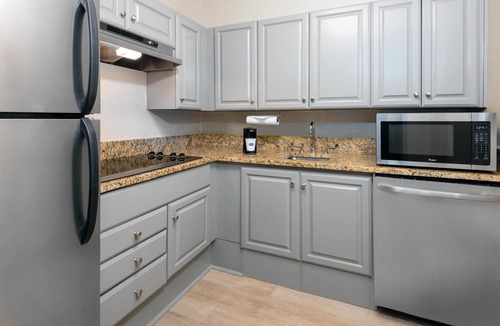 Charlottesville Hotel | Hampton Inn & Suites Charlottesville-At the University