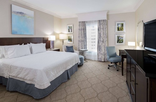SouthPark Hotel | Hampton Inn & Suites Charlotte/South Park at Phillips Place