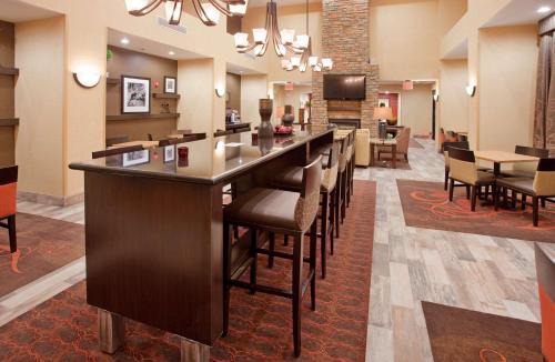 Dickinson Hotel | Hampton Inn & Suites Dickinson ND