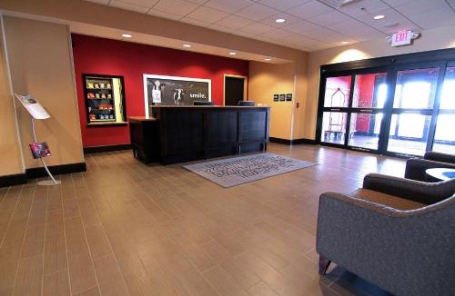 Grand Forks Hotel | Hampton Inn & Suites Grand Forks