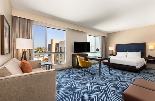 Pacific - Edison Hotel | Hampton Inn & Suites Los Angeles - Glendale