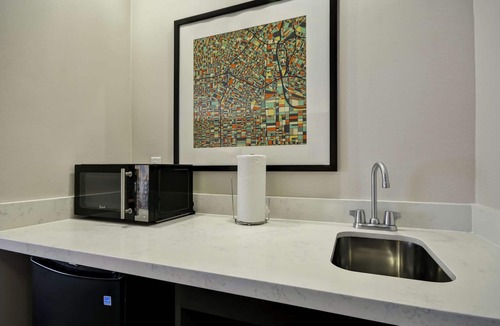 Burbank Hotel | Hampton Inn & Suites Los Angeles Burbank Airport