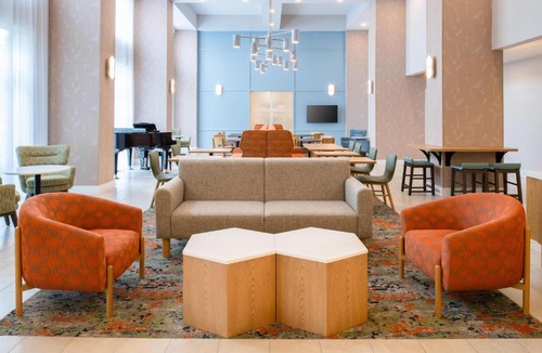Redding Hotel | Hampton Inn & Suites Redding