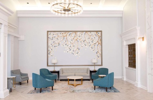 SouthPark Hotel | Hampton Inn & Suites South Park at Phillips Place