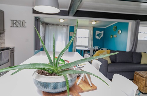 Russells Point House | Happy Harbor: cute cottage 1 block from Indian Lake.