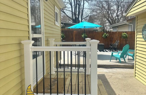 Auburn Hills House | Happy Little House! Clean, Cozy, Cute King Bed