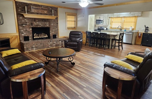 Benson House | Happy's House-On the farm with Broadslab Distillery & The Barn at Broadslab