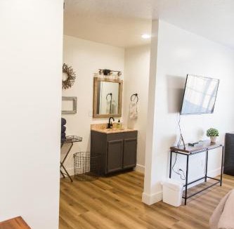 Tropic Bed & Breakfast | Happy Trails BnB