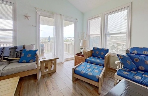 Surf City House | Harbor House 1601 Beautiful beach cottage duplex -sleeps 9, short walk to beach!