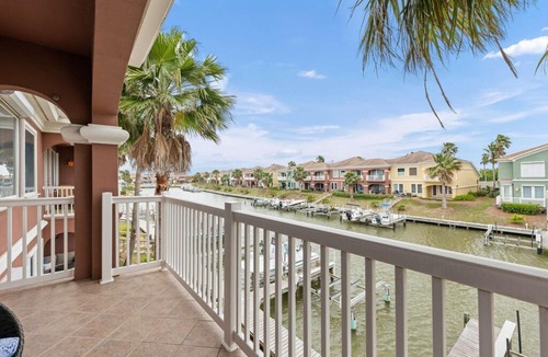 Laguna Vista Villa | Harborside Townhome in Laguna Vista on the Canal
