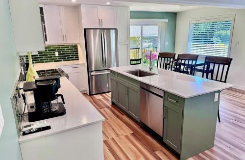 Sooke Villa | Harbourview Hideaway Sooke