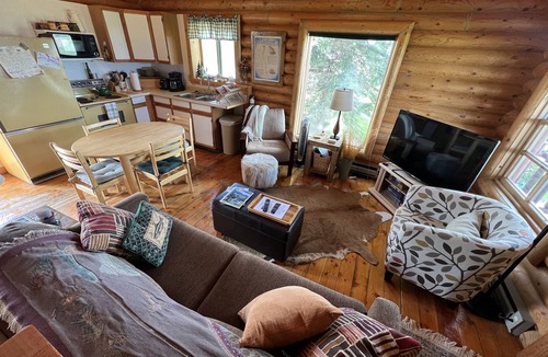 Shining Mountains Cabin | Harris Hideaway in the Gravelly Foothills
