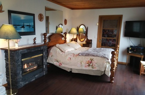Harrison Mills Bed & Breakfast | Harrison Hammond House Farmstay
