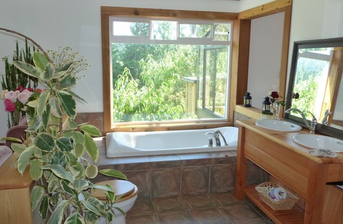 Harrison Mills Bed & Breakfast | Harrison Hammond House Farmstay