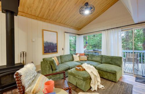 Burley House | Harstine Island Cabin with Fire Pit Walk to Beach!