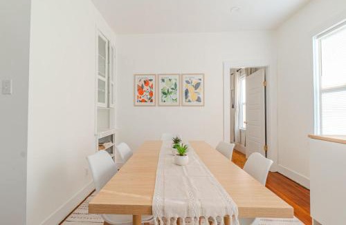 Somerville Apartment | Harvard 3BDR- 5 Min Walk to Davis Sq - Free Parking