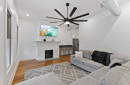 Schnitzelburg Apartment | HAUCK'S NEST in the heart of Germantown!
