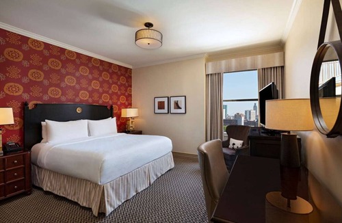 Downtown Austin Hotel | Have a Blast on Sixth Street! Swimming Pool, Pets Allowed, Near Zilker Park!