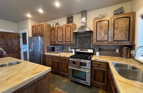 Tamarack Resort Apartment | Hawk`s Bay Chalet .