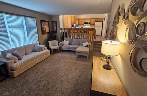 West Des Moines Bed & Breakfast | Hawthorne Hideaway is a Charming 3-bedrm bed & breakfast in West DSM with WiFi