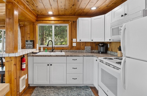 Hayden Lake House | Hayden lake gem steps to water/dock with deck, WD & firepit - dog-friendly