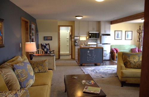 Hayden View Estates Apartment | Hayden Lake Retreat-Amazing Views w/Private Deck-Self Check In & Free Parking