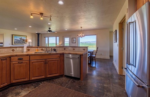 Powell House | Heart Mountain Hideaway- Secluded Western getaway