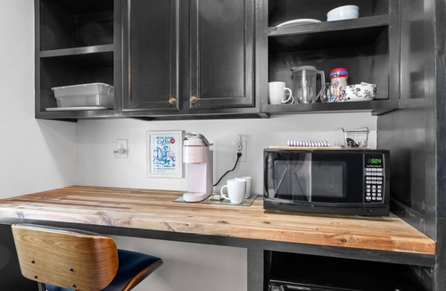 12 South House | Heart of 12th South - 1 bed, 1 bath Cozy Suite in Nashville