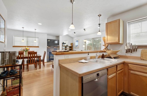 Bozeman House | 'Heart of Bozeman' Townhome w/Patio Near MSU