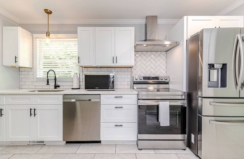 Downtown House | Heart of Downtown- Near golfing, bars, and restaurants!