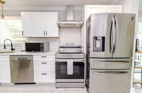 Downtown House | Heart of Downtown- Near golfing, bars, and restaurants!