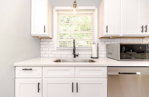 Downtown House | Heart of Downtown- Near golfing, bars, and restaurants!