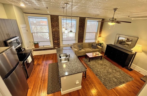 Jackson Ward House | Heart of the Arts District Penthouse - West Broad VCU MCV Prime Downtown!
