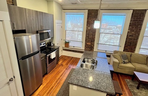 Jackson Ward House | Heart of the Arts District Penthouse - West Broad VCU MCV Prime Downtown!