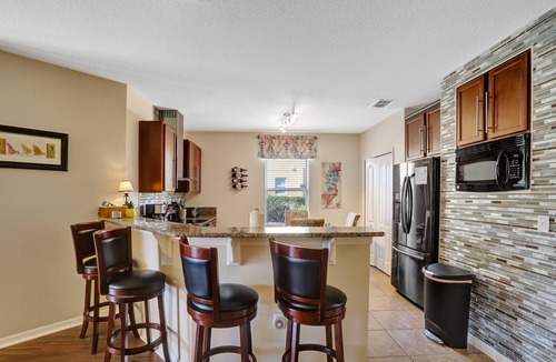 Calabria House | Heatable pool and Spa, propane grill, 3 King beds, 4 Twins, TV each bedroom