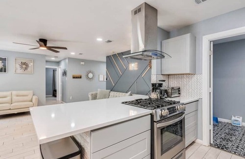 Austin House | Heated Pool/Spa/Billiard Table/Shuffleboard/BBQ
