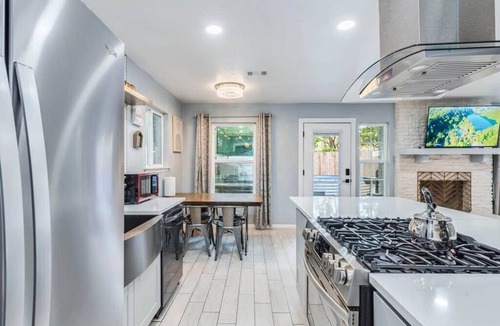 Austin House | Heated Pool/Spa/Billiard Table/Shuffleboard/BBQ