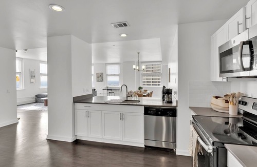 Downtown Fort Worth Apartment | HEB703 Beautiful Downtown Fort Worth Condo w/Gym&Parking by Traveller's Comfort